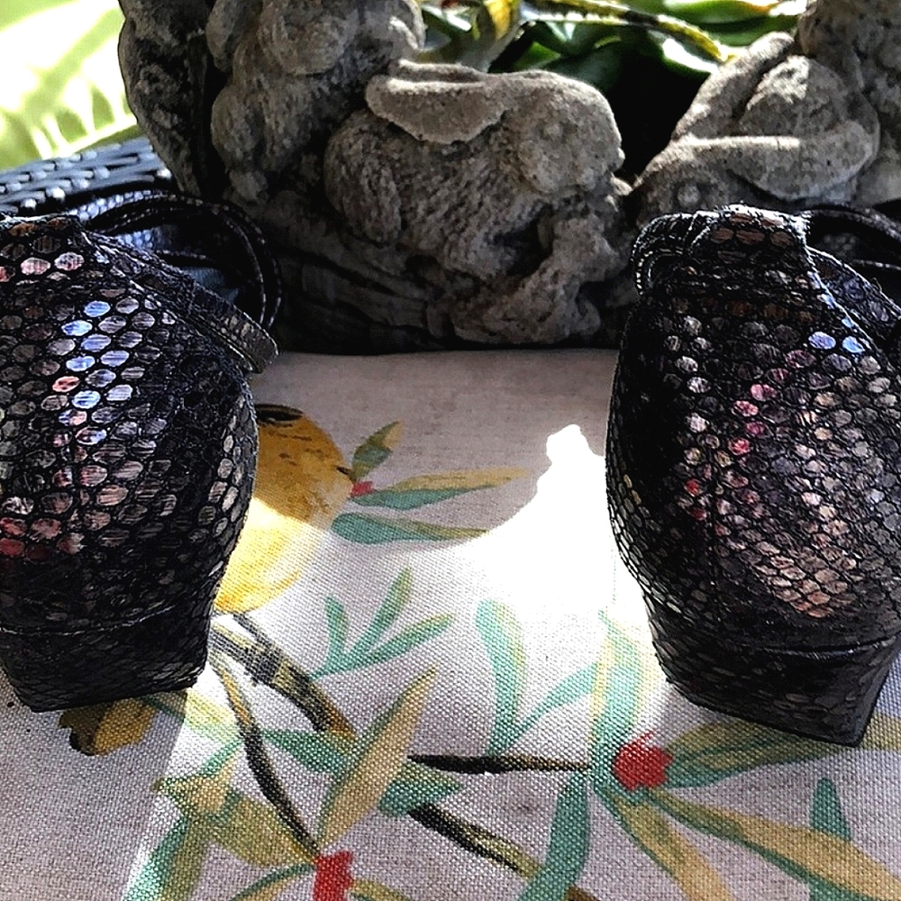 Stuart Weitzman Gray Metalic Snakeskin Sandals - Picture 4 of 7